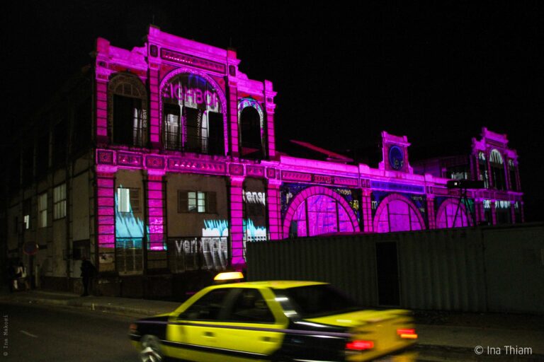 (Photo) : Mapping sur la gare de Dakar organisé par EUNIC Sénégal lors du Dak’Art 2016 - ©Ina Makosi.