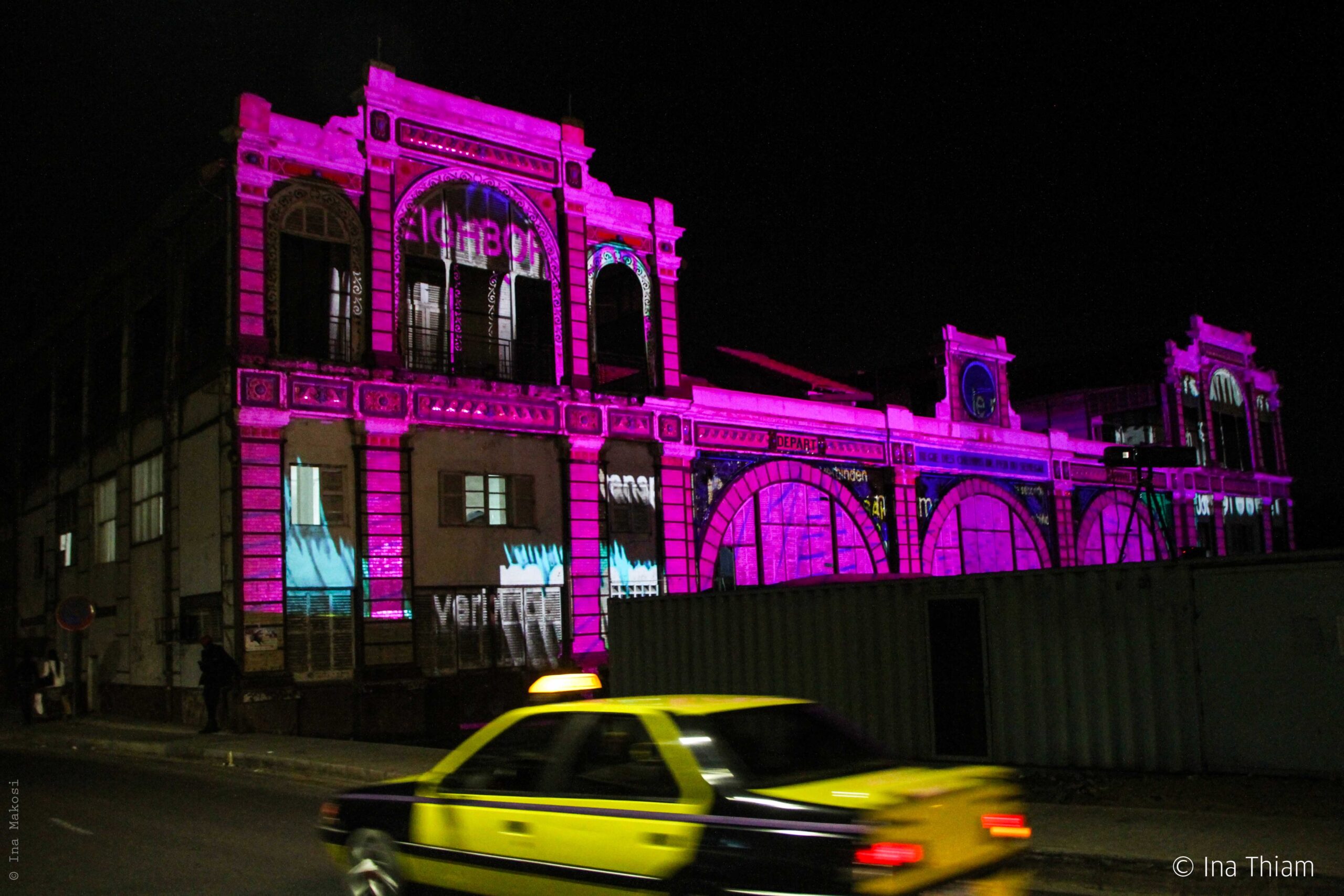 (Photo) : Mapping sur la gare de Dakar organisé par EUNIC Sénégal lors du Dak’Art 2016 - ©Ina Makosi.