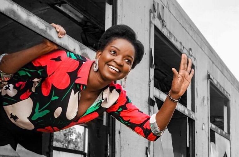 (Photo) : l'artiste malienne Alima Dioba Togola, lauréate d'un programme de résidence de l'ACCR.