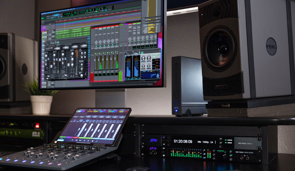 (Photo) : Les studios Plug-In du Maroc recrutent pour des stages de doublage avec ProTools.