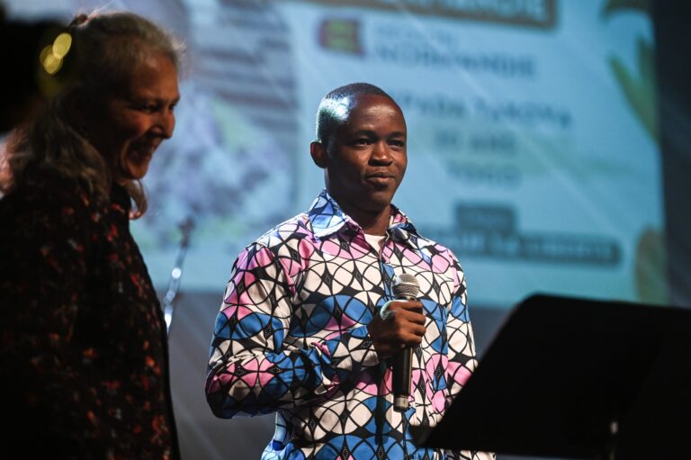(Photo) : Joël Mahamba, lauréat de chansons sans frontières 2021.