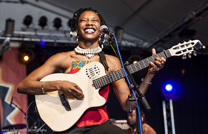 (Photo) : la chanteuse malienne Fatoumata Diawara, pensionnaire de Wagram Music.