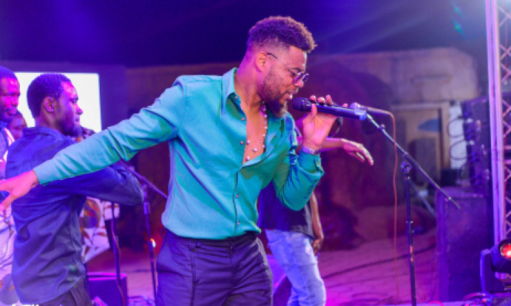 (Photo) : Majoos lors de son show special MIALive