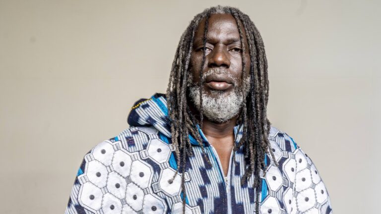 (Photo) : le reggaeman Tiken Jah Fakoly, pensionnaire de Wagram Music.