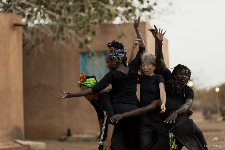 (Photo) : les danseurs de l'École des sables.