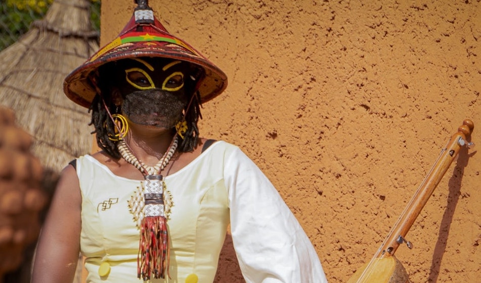 (Photo) : la musicienne burkinabé Kalam est attendue à l’Université d’été Féministe d’Afrique de l’Ouest et du Centre.
