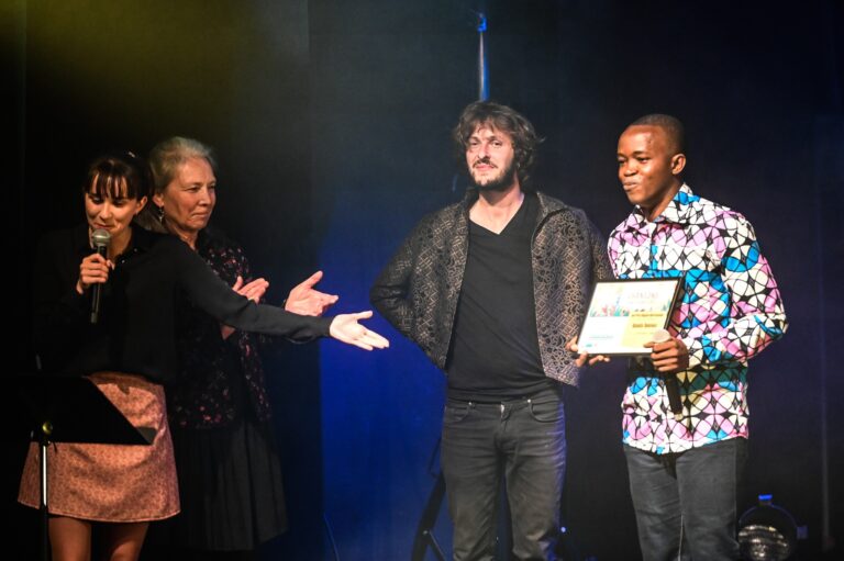 (Photo) : cérémonie de la remise des prix de Chansons sans Frontières en 2022.