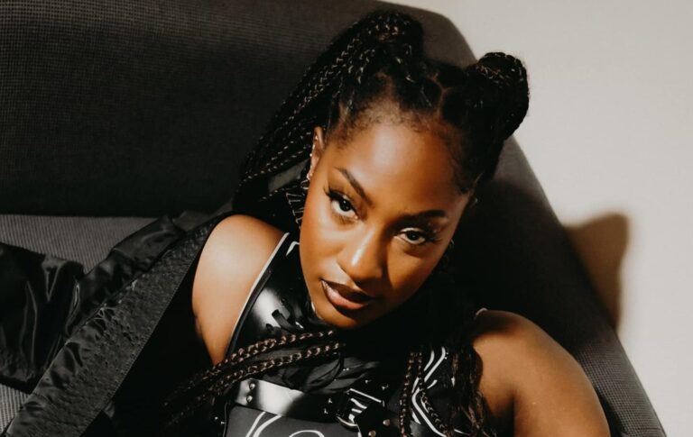 Tems, ancienne lauréate du Forbes Africa 30 Under 30.