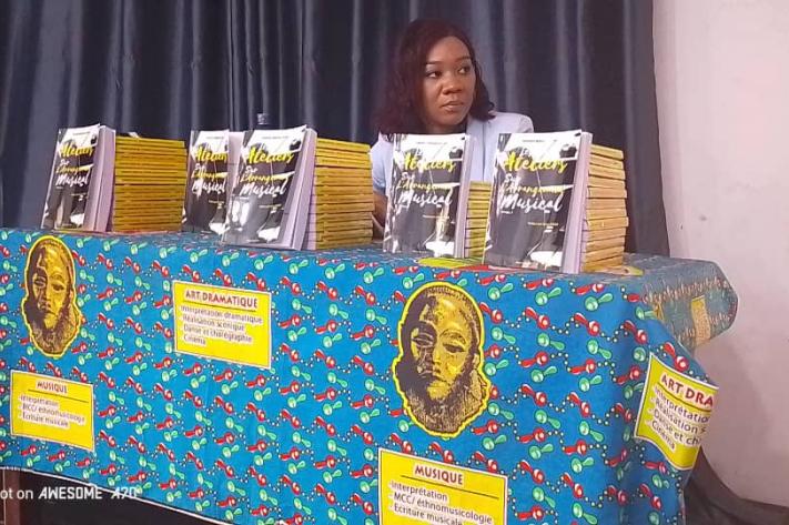 Stand de vente du livre de Michel Ngongo