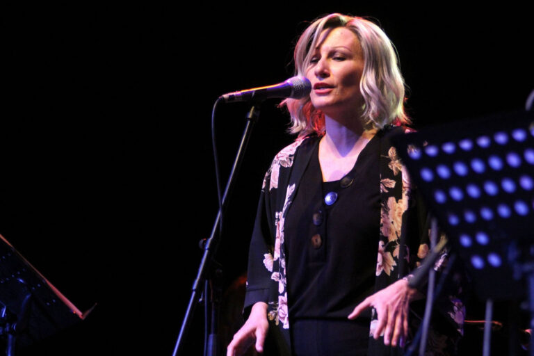 (Photo) : Aneta Georges, professeure de chant à l’American School of Modern Music