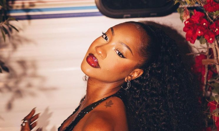 La chanteuse nigériane Tems fait partie des artistes africains présents sur la playlist estivale 2024 de Barack Obama.