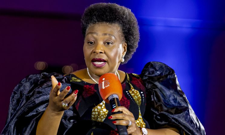 La chanteuse sud-africaine et humanitaire Yvonne Chaka Chaka s’adressant aux délégués d’ACCES 2024 à Kigali.