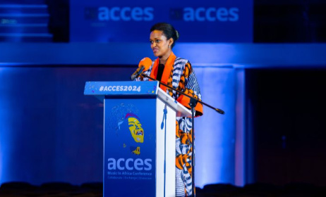 Sur la photo : la ministre d’État rwandaise à la Jeunesse et aux Arts, l’honorable Sandrine Umutoni, s’adressant aux délégués lors d’ACCES 2024 à Kigali.